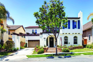 An attached carriage house