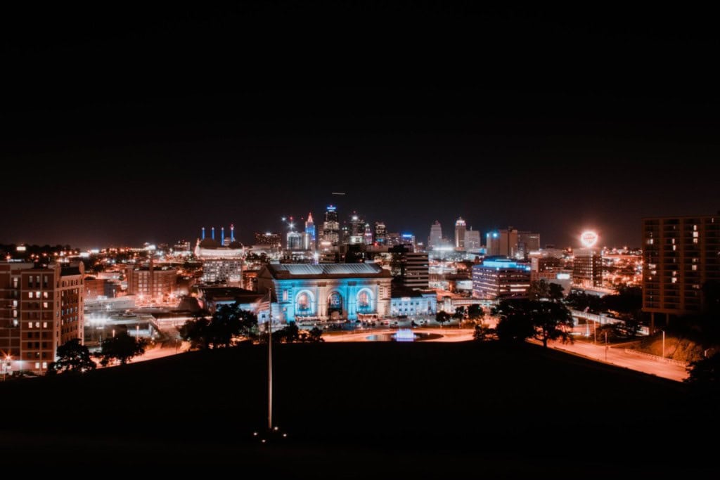 downtown kansas city missouri at night