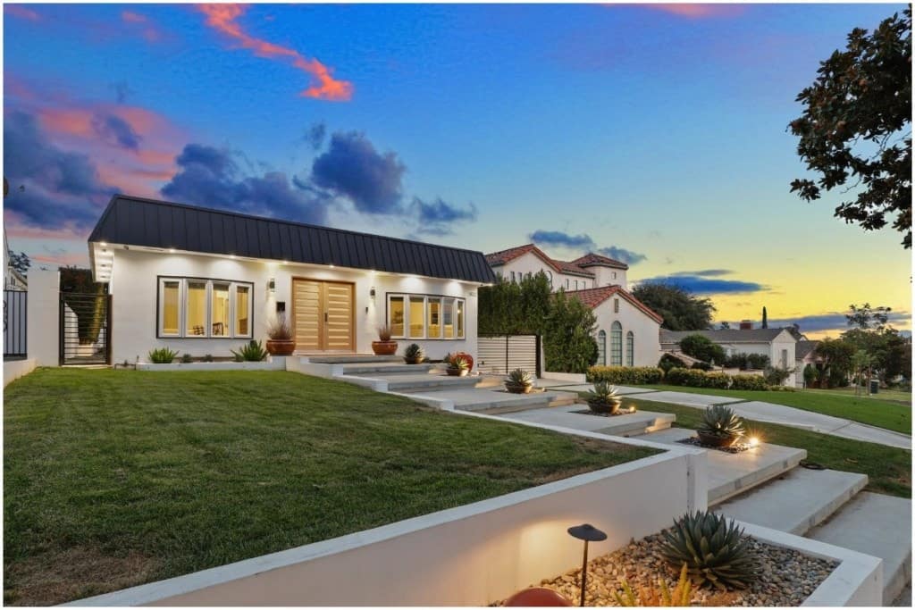 home with nice curb appeal