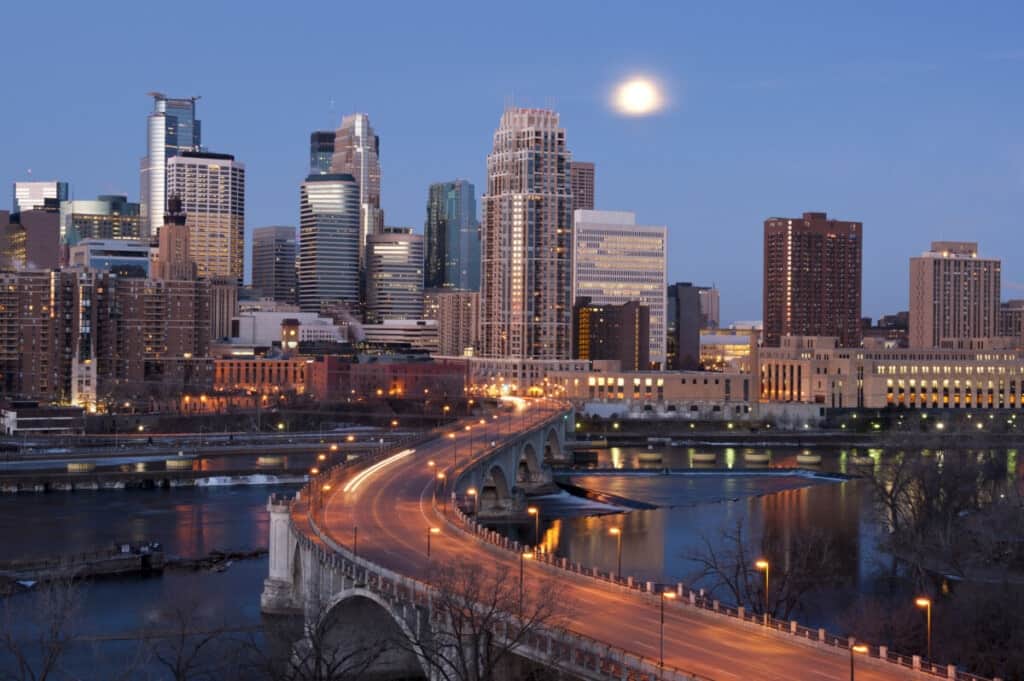 minneapolis minnesota skyline with moon