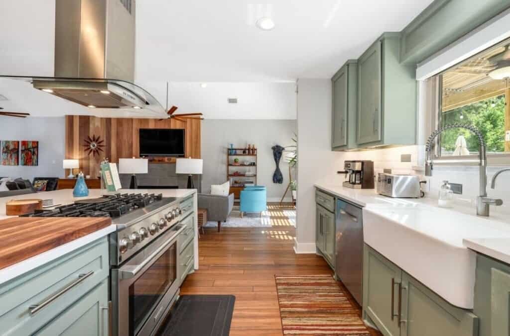 2122 Manor Green Dr 3 redfin listing photo