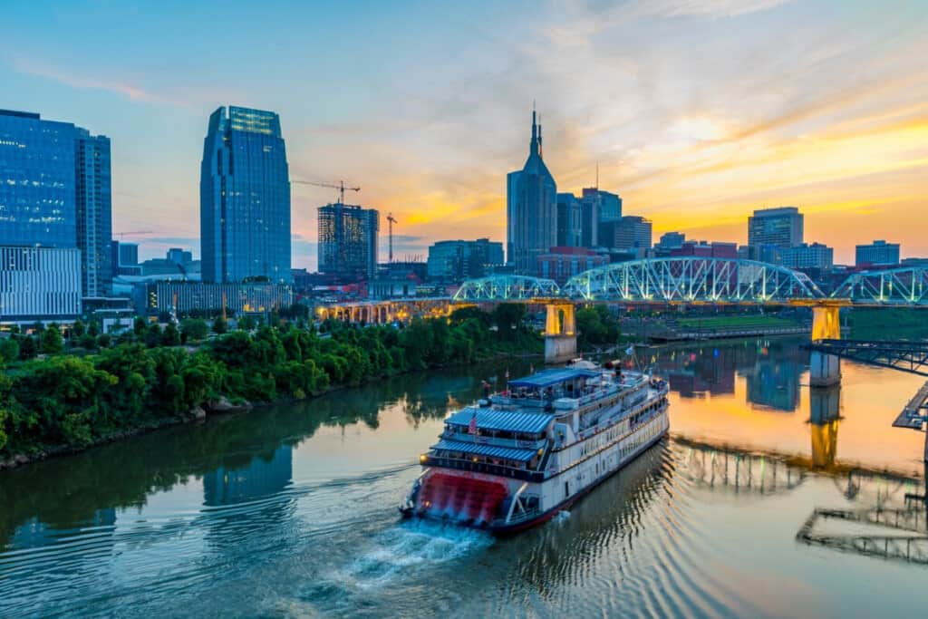 nashville skyline on water