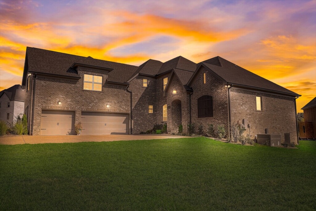 redfin luxury listing 100 Walting St, Gallatin, TN