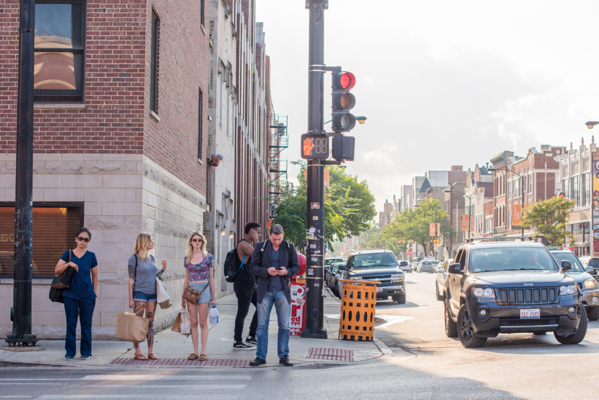 Chicago,,Il,,August,30,,2017:,People,With,Shopping,Bags,Waiting