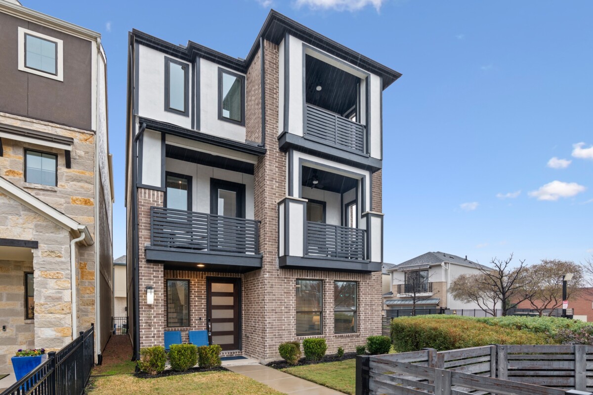 new construction three story townhome in dallas northeast neighborhood