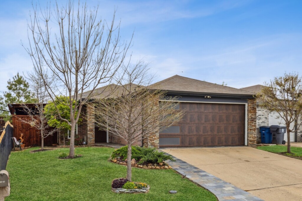 quaint brick home near pleasant grove dallas texas