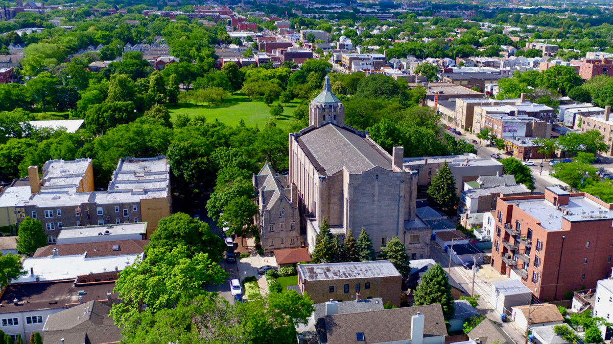 Aerial,Shot,Of,The,Lincoln,Square,Neighborhood,In,Chicago,Illinois.