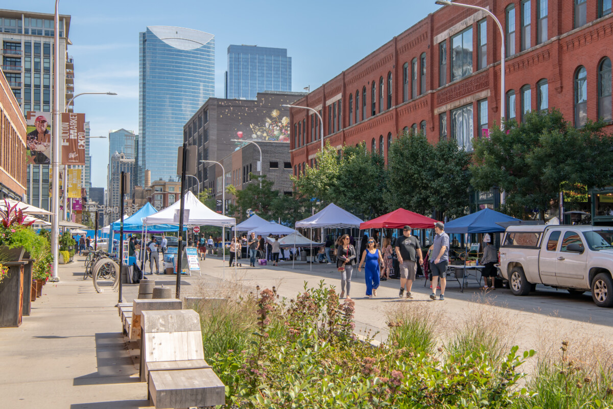 Chicago,,Il,-,September,7.,2019:,People,Enjoy,A,Street