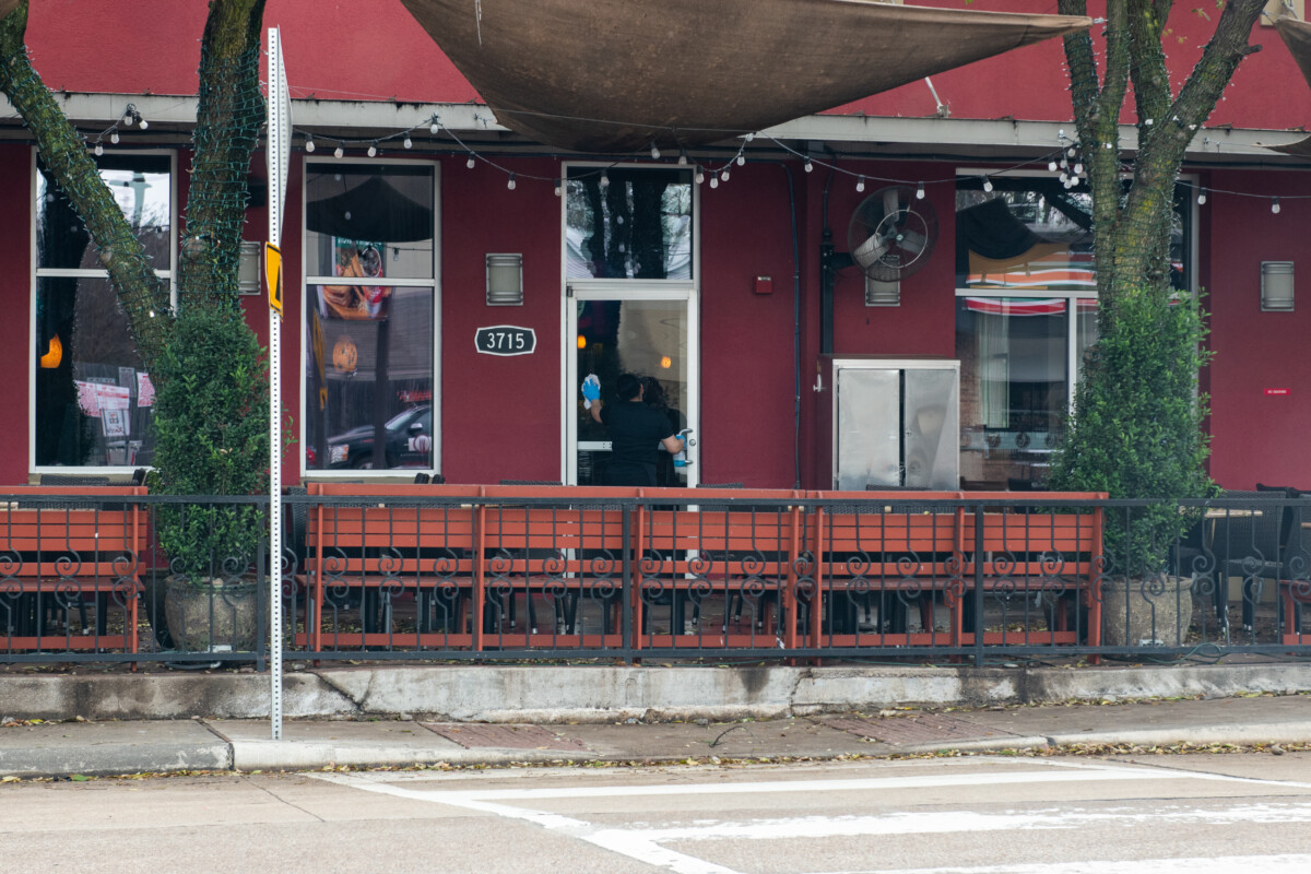 03-20-2020,A,Female,Employee,With,Gloves,On,Cleans,The,Entrance