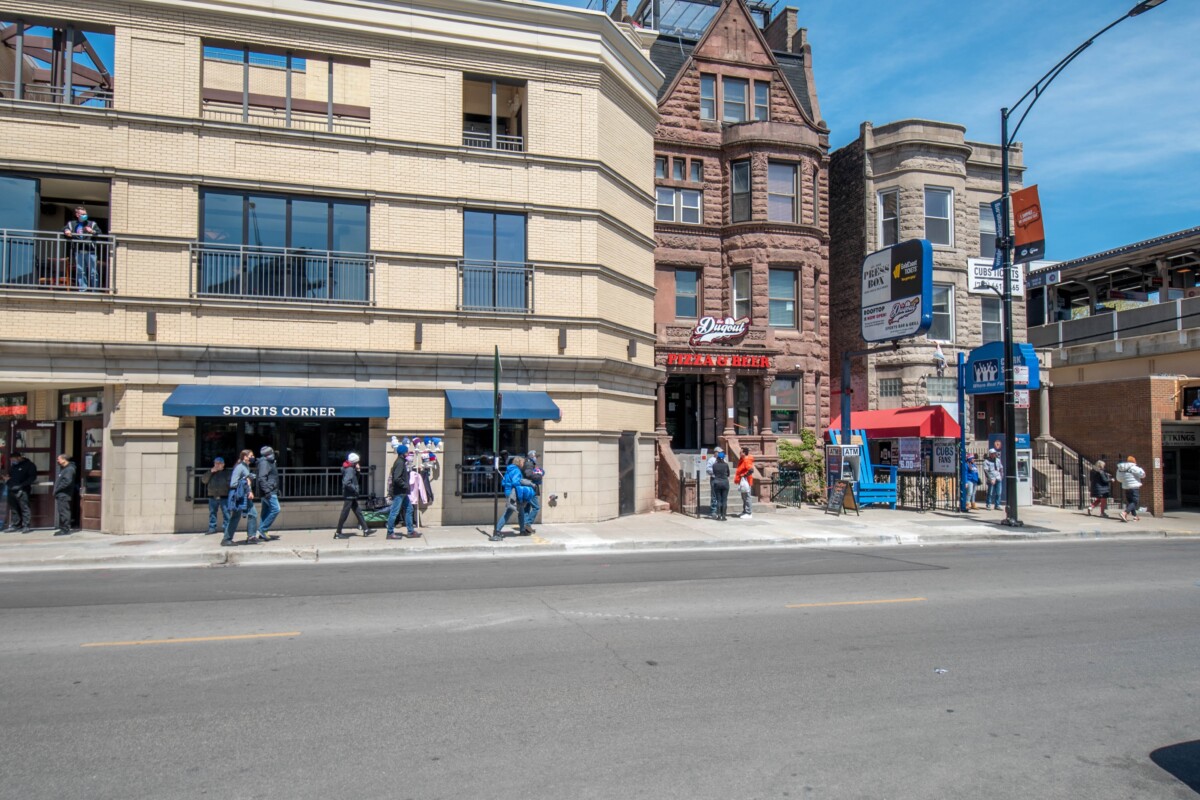 Chicago,,Il,April,25,,2021,,Wrigleyville,Street,Scene,On,The