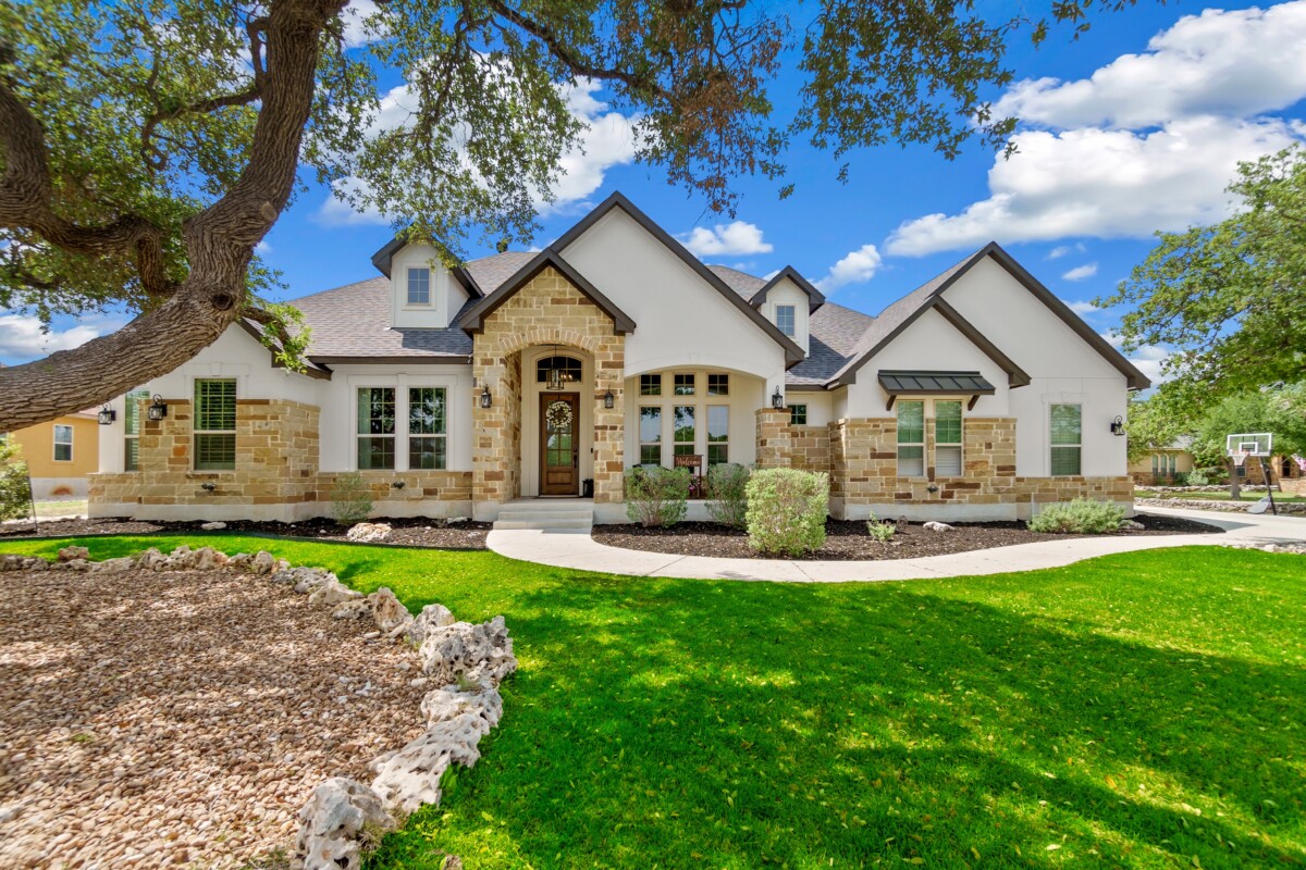 Dallas,,Texas,-,April,2023:,A,Home,With,A,Lawn