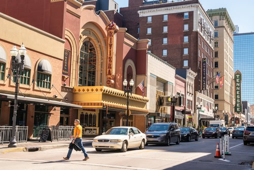 Downtown_Knoxville_4_shutterstock_2225845025.jpg